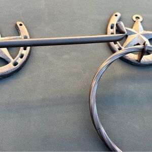 Rustic Metal Towel Holder with Horseshoe Design